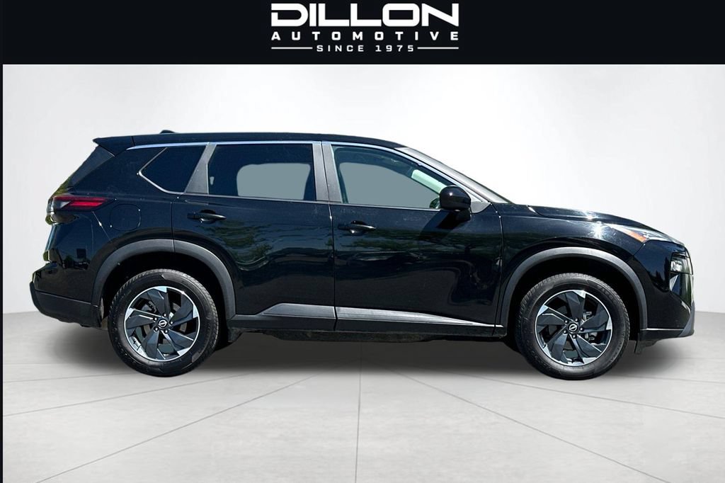 Used 2024 Nissan Rogue SV AWD/4WD image 3