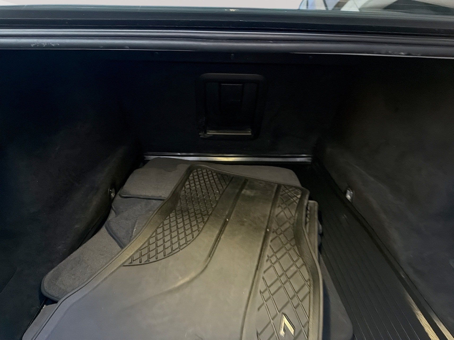 Used 2017 BMW 750i RWD image 22