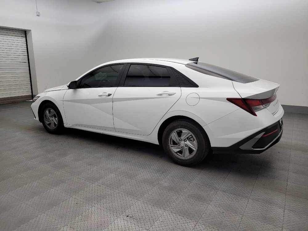 Used 2025 Hyundai Elantra SE FWD image 3