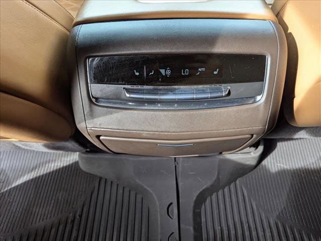 Used 2022 Cadillac Escalade Premium Luxury image 17