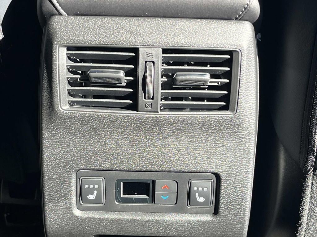 New 2026 Mitsubishi Outlander SEL FWD image 16