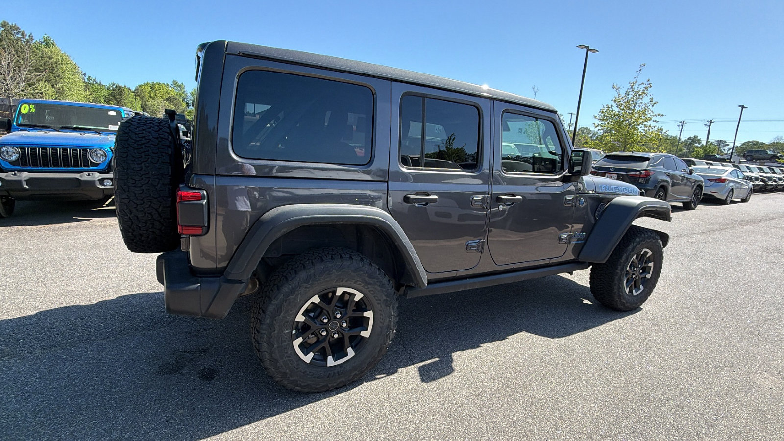 Used 2025 Jeep Wrangler Unlimited Rubicon 4xe w/ Convenience Group AWD/4WD image 8