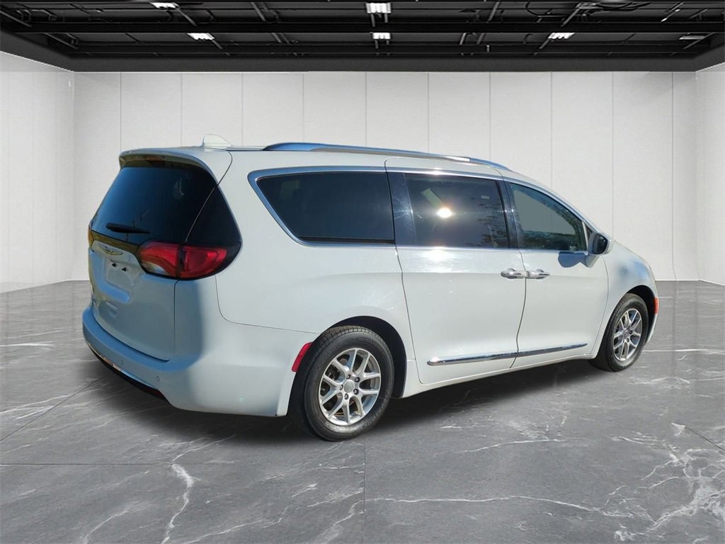 Used 2020 Chrysler Pacifica Touring-L image 6