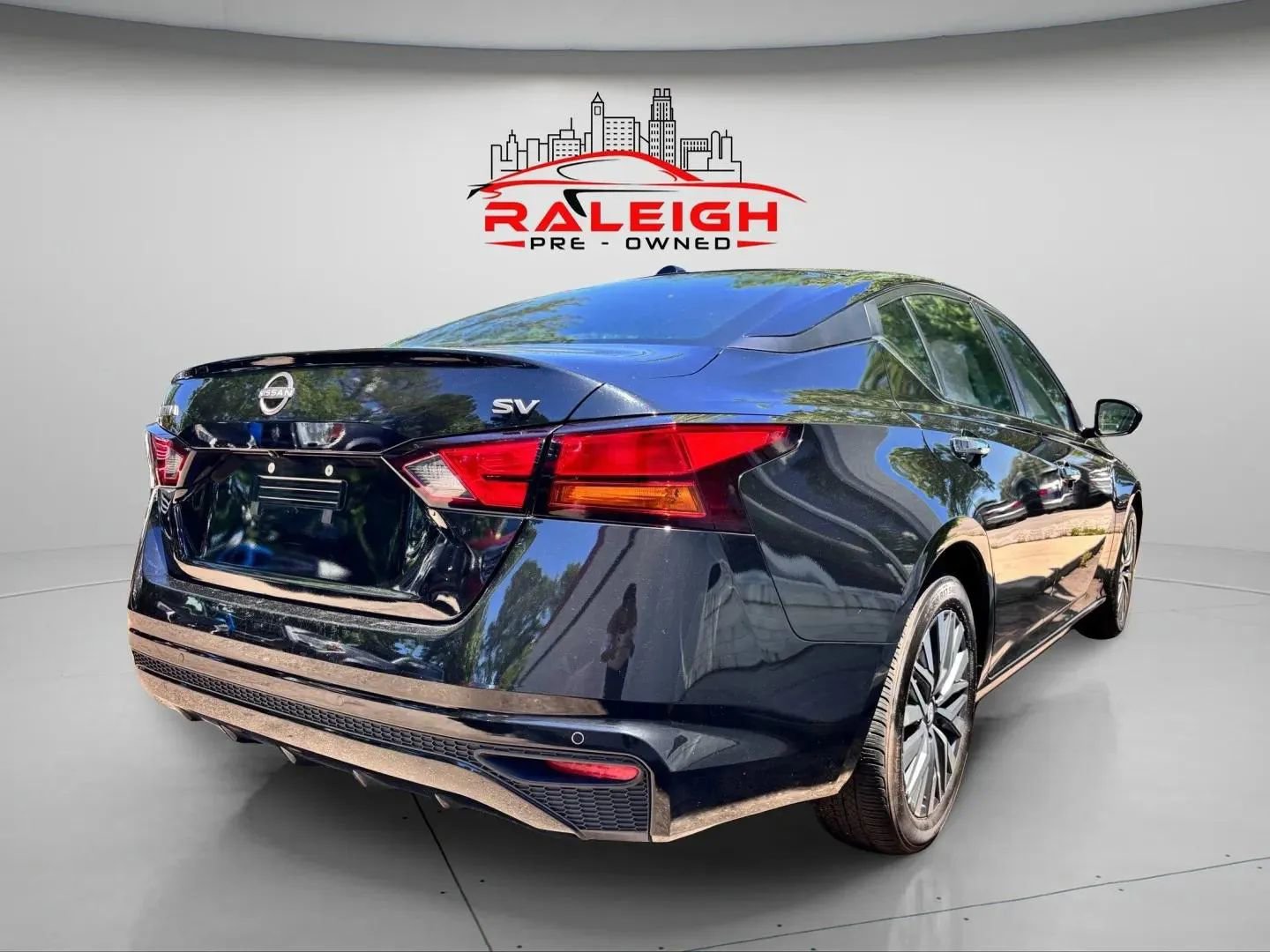 Used 2023 Nissan Altima 2.5 SV image 3