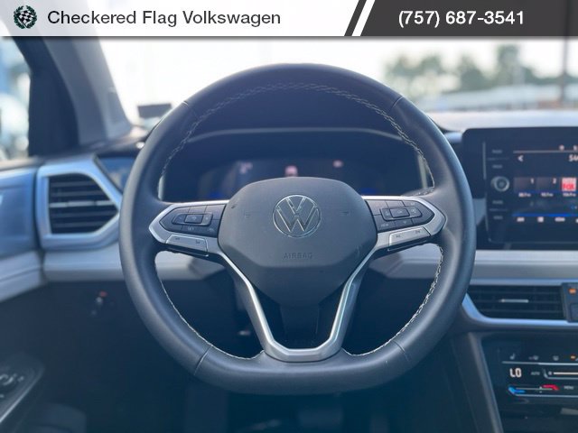 Used 2025 Volkswagen Taos SE FWD image 33