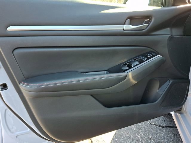 Used 2024 Nissan Altima 2.5 SR w/ SR Premium Package FWD image 12