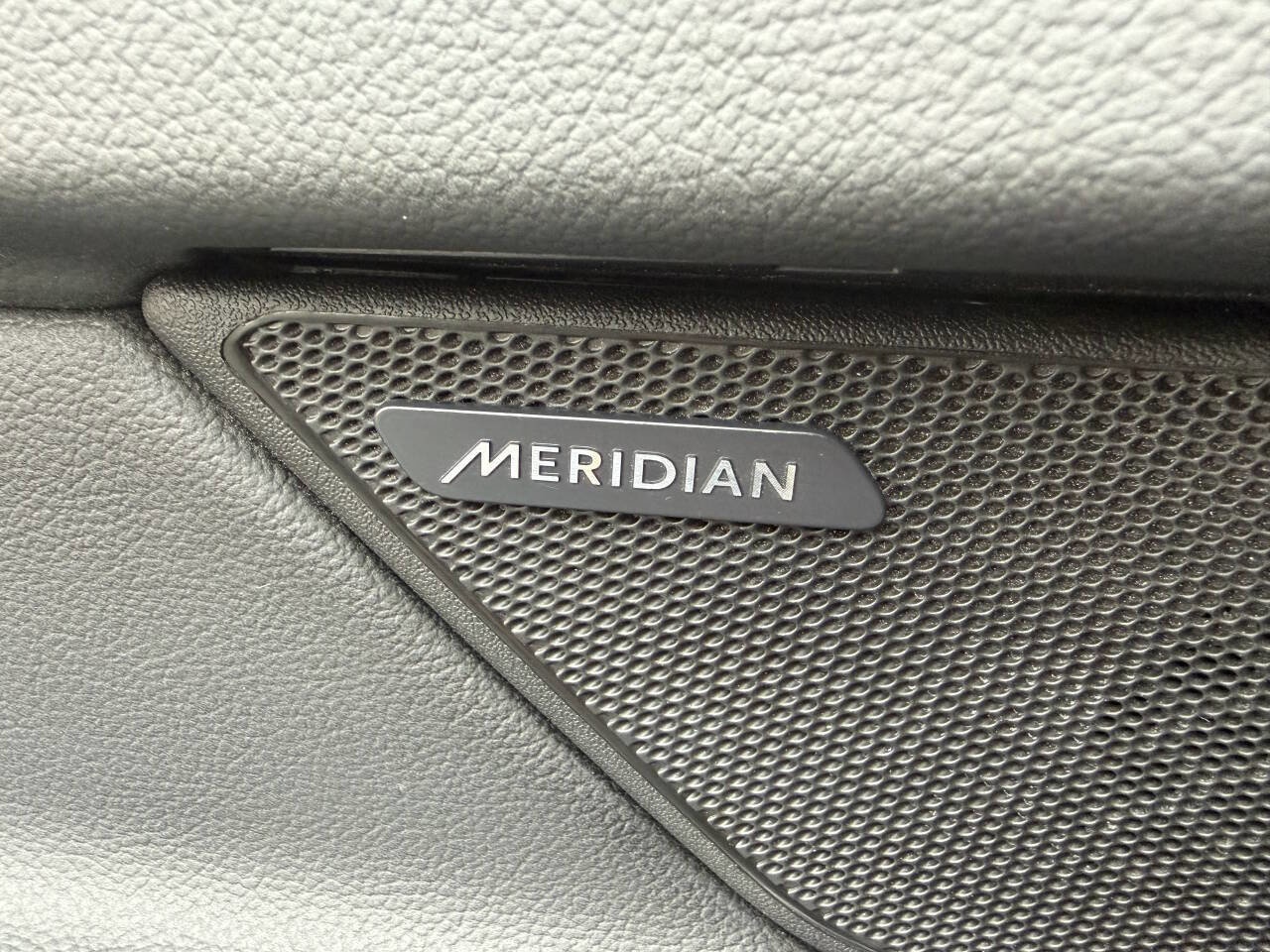 Used 2018 Jaguar XF S image 35