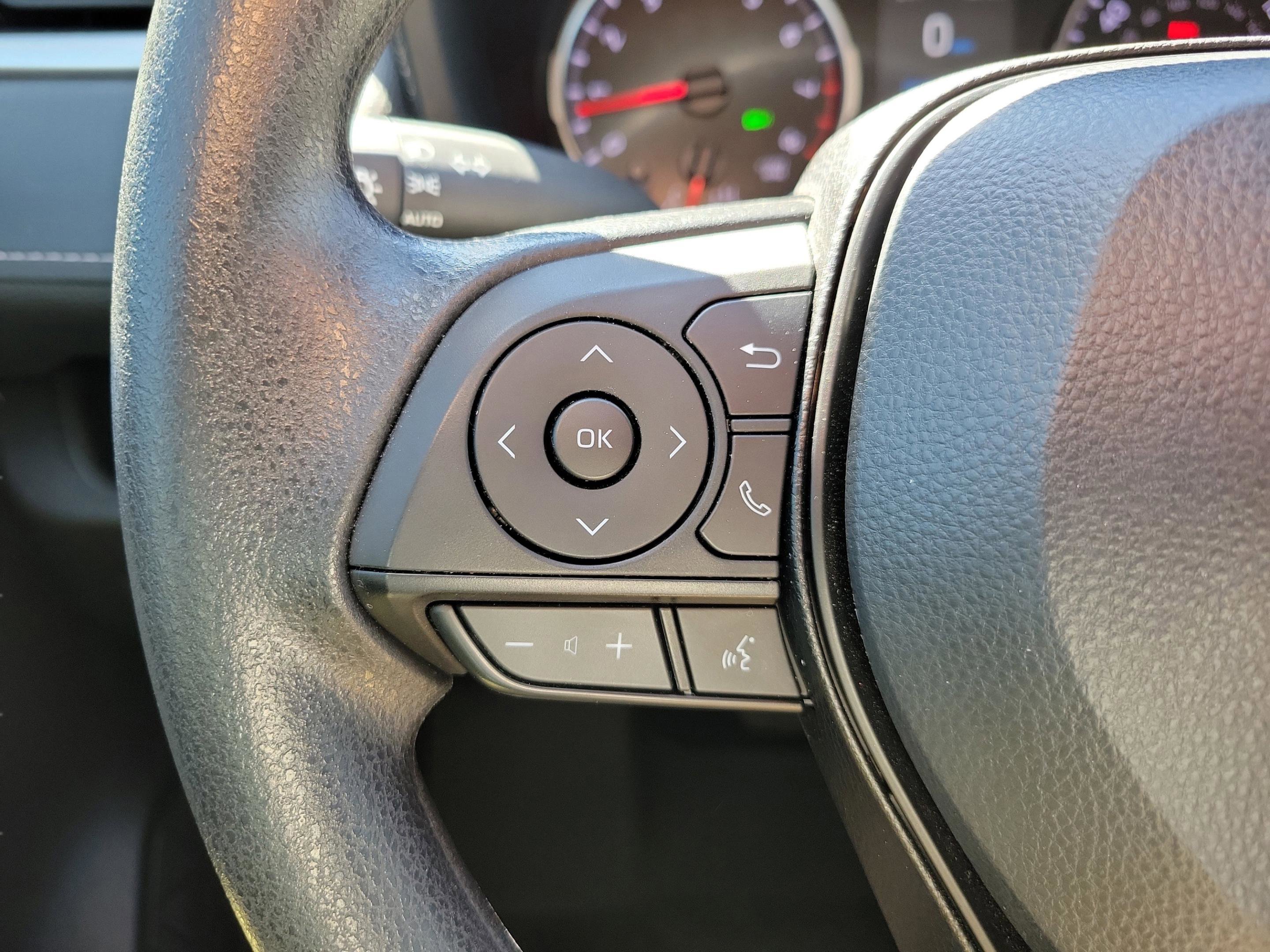 Used 2022 Toyota RAV4 XLE image 18