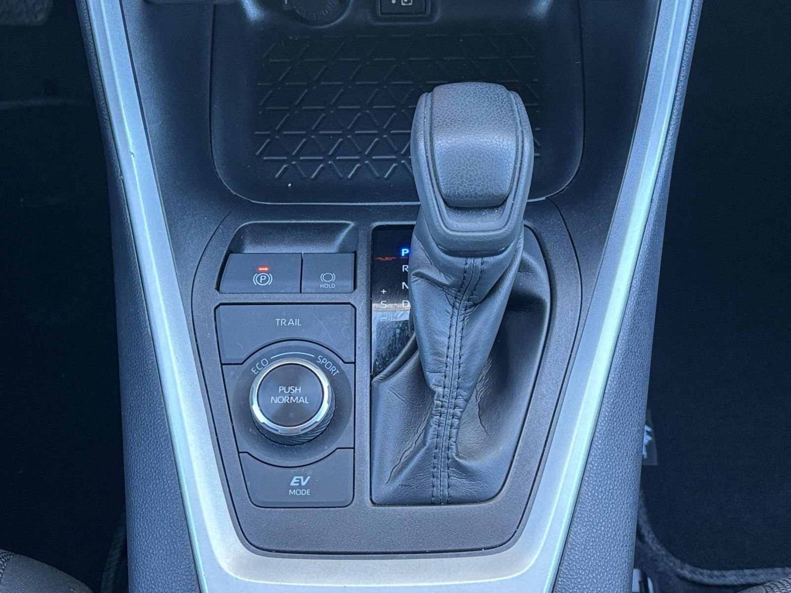 Used 2025 Toyota RAV4 LE image 37