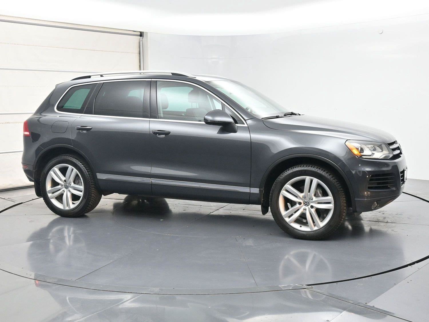 Used 2014 Volkswagen Touareg Executive AWD/4WD image 27