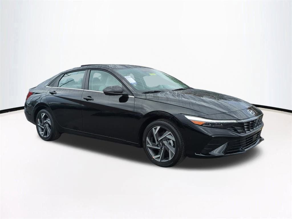 New 2026 Hyundai Elantra Limited FWD image 2