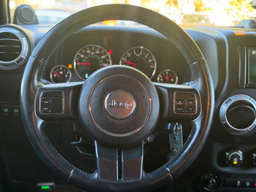 Used 2014 Jeep Wrangler Unlimited Rubicon image 19