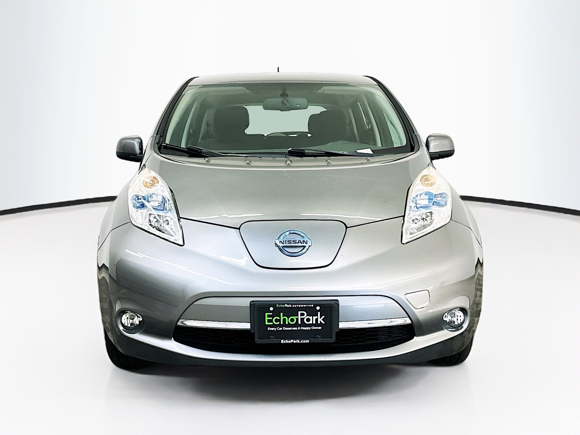 Used 2015 Nissan Leaf SV w/ LED & Quick Charge Package FWD image 2