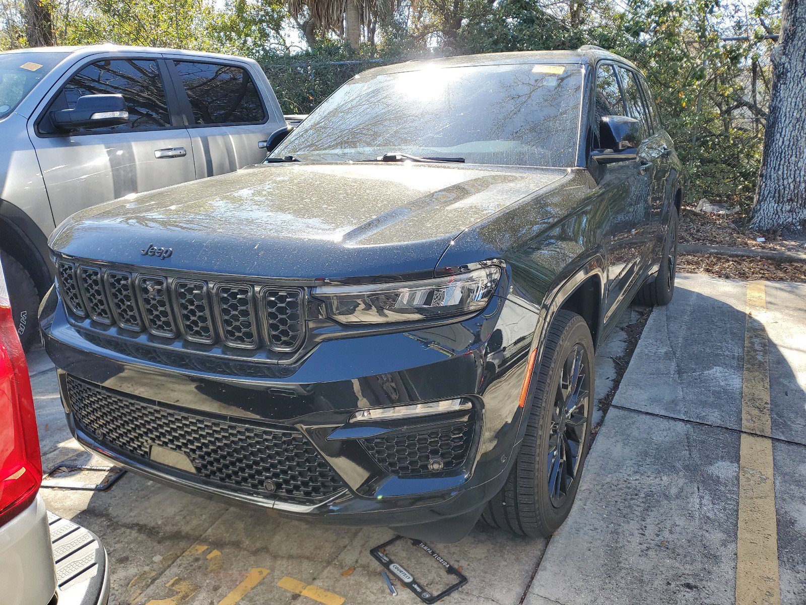 Used 2023 Jeep Grand Cherokee Summit image 1