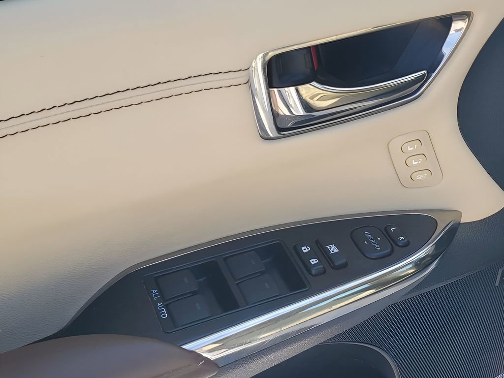 Used 2018 Toyota Avalon Limited w/ Protection Package image 47