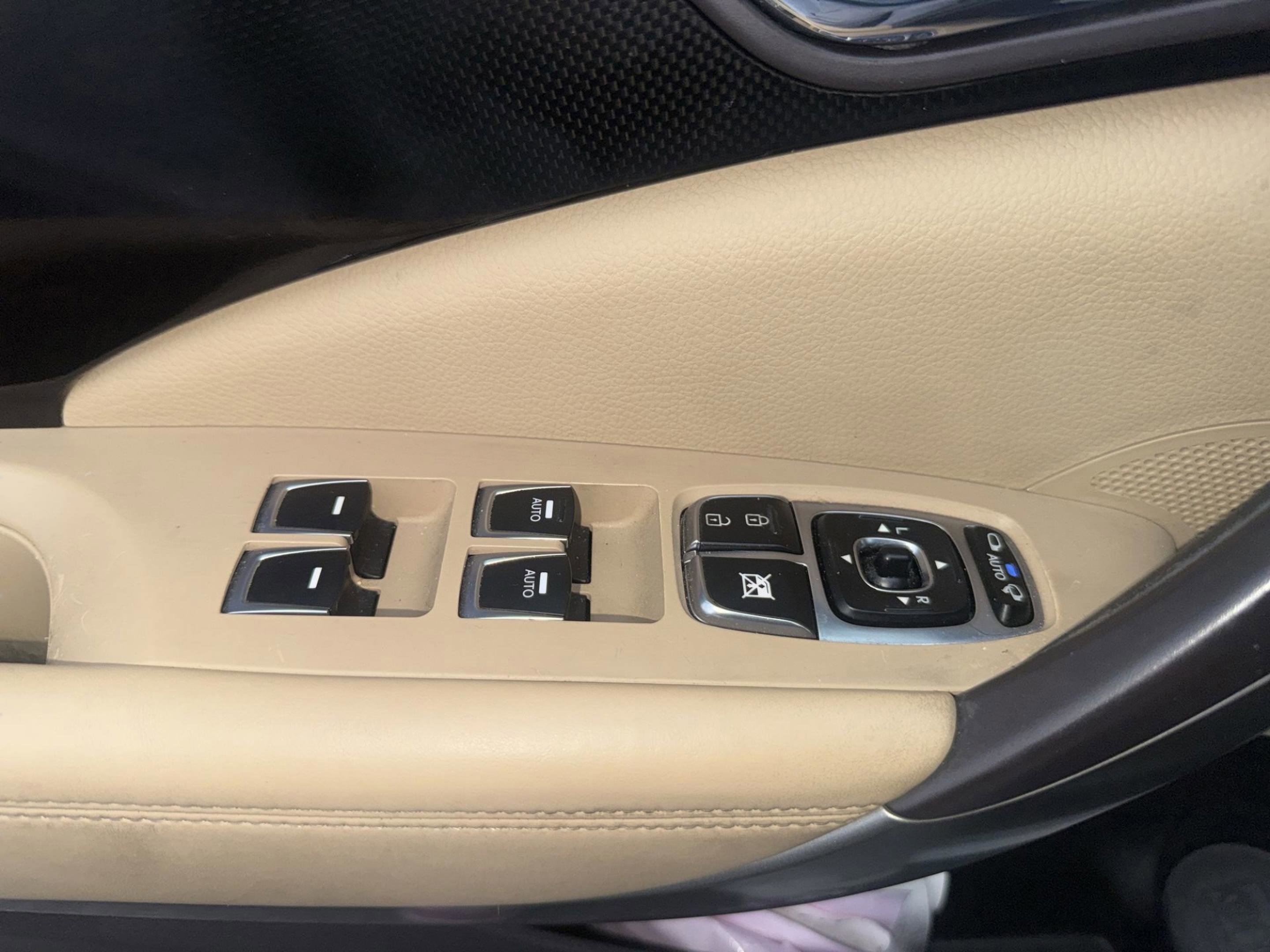 Used 2015 Hyundai Azera Limited image 16