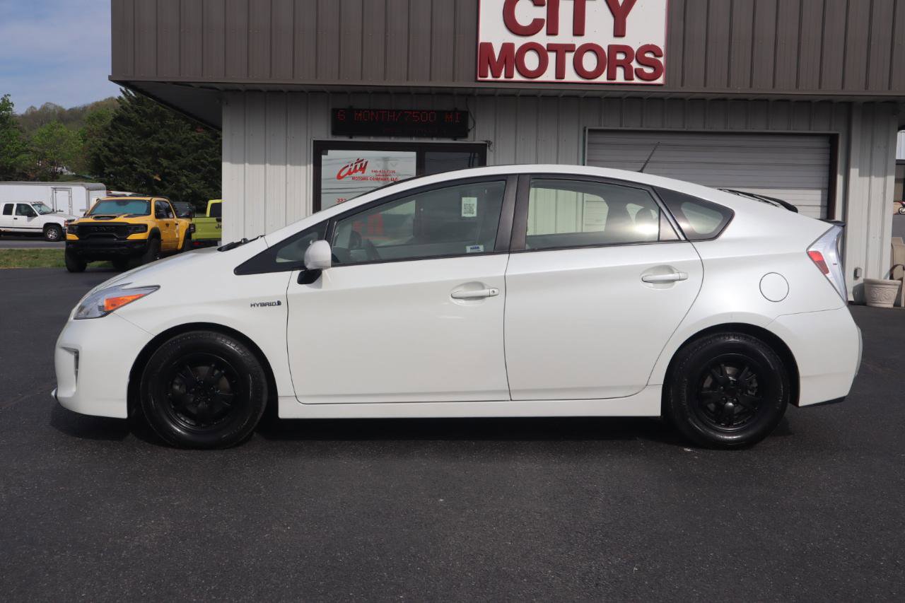 Used 2015 Toyota Prius Four w/ Deluxe Solar Roof Package image 9