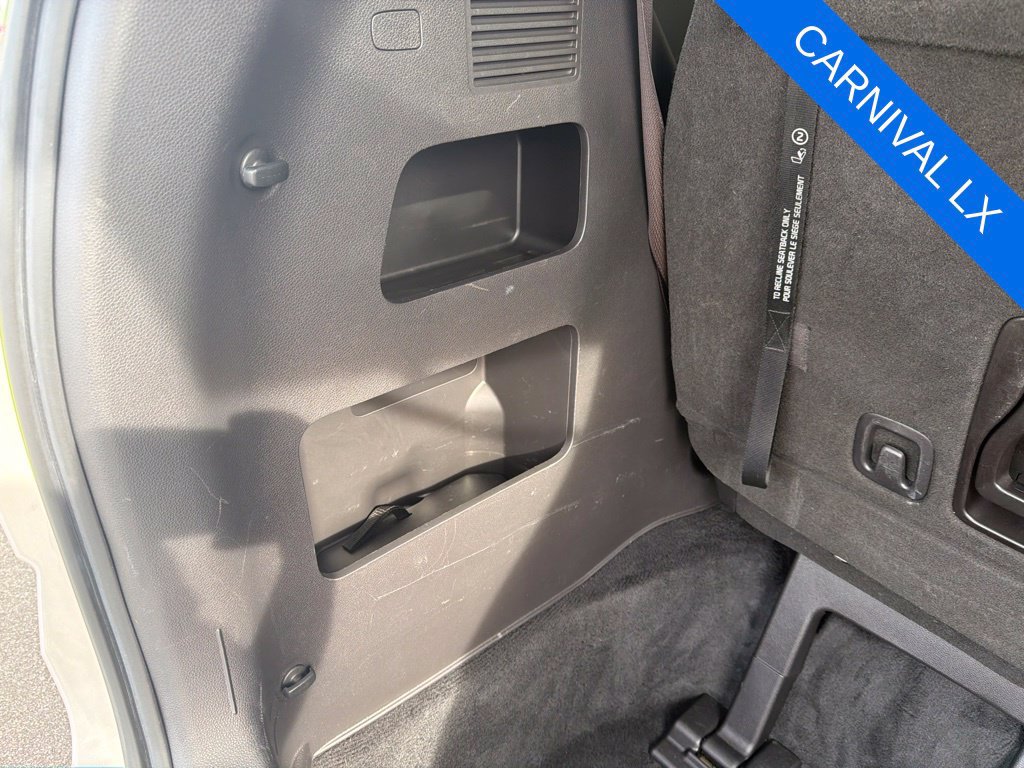 Used 2023 Kia Carnival LX FWD image 28