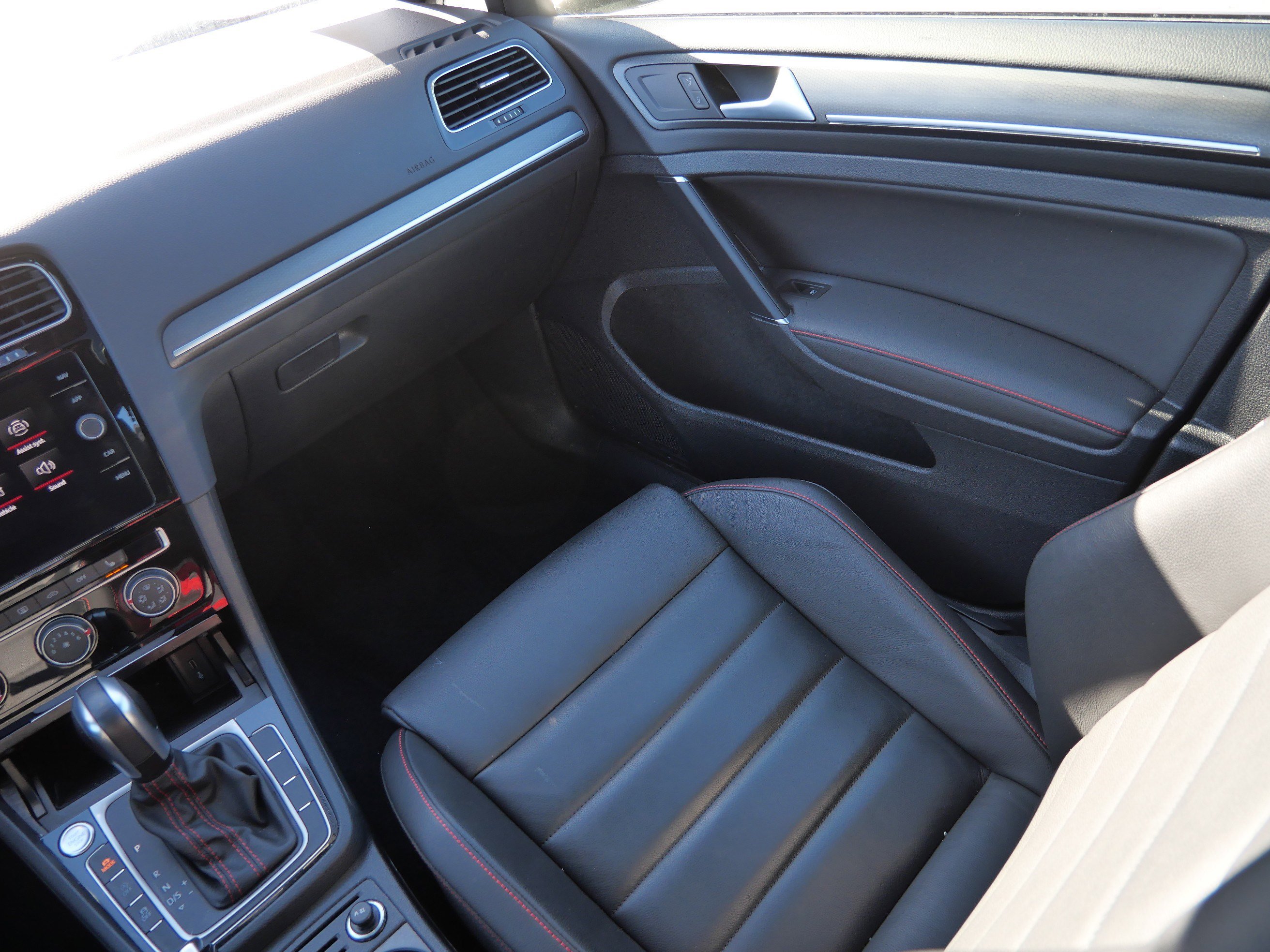 Used 2021 Volkswagen GTI SE image 11