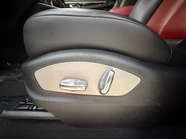 Used 2022 Porsche Macan AWD/4WD image 30