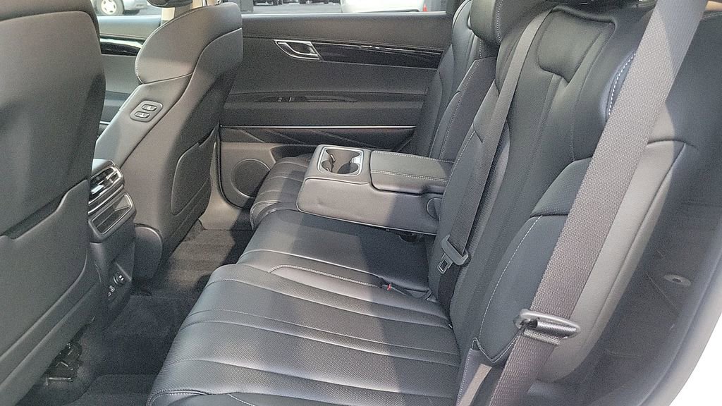 Used 2025 Genesis GV80 2.5T Standard image 21