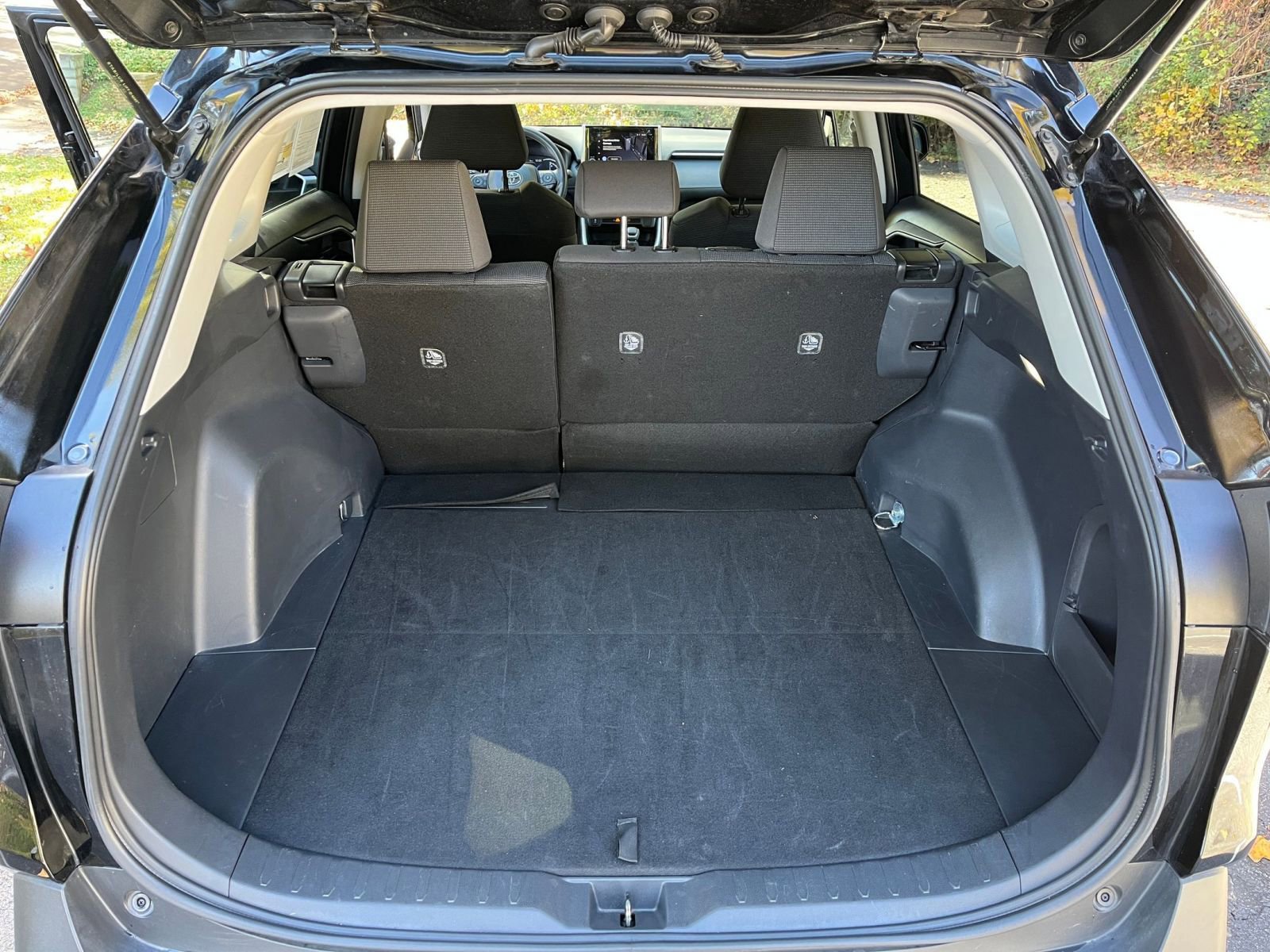 Used 2025 Toyota RAV4 LE image 27