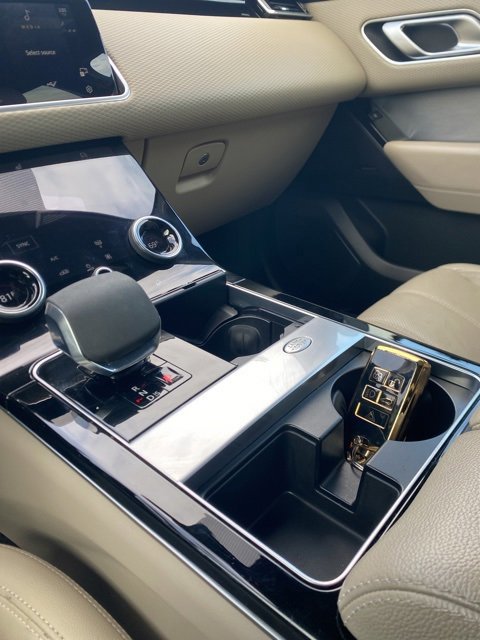 Used 2021 Land Rover Range Rover Velar R-Dynamic S image 23