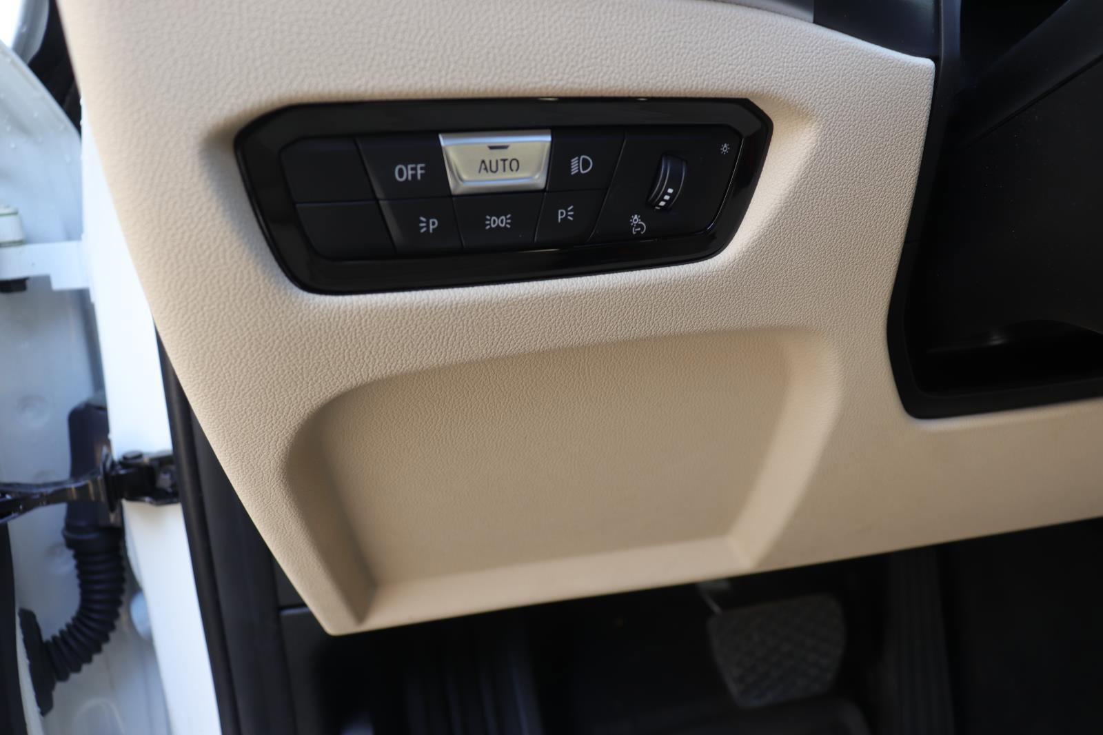 Used 2023 BMW 330i Sedan w/ Premium Package image 22