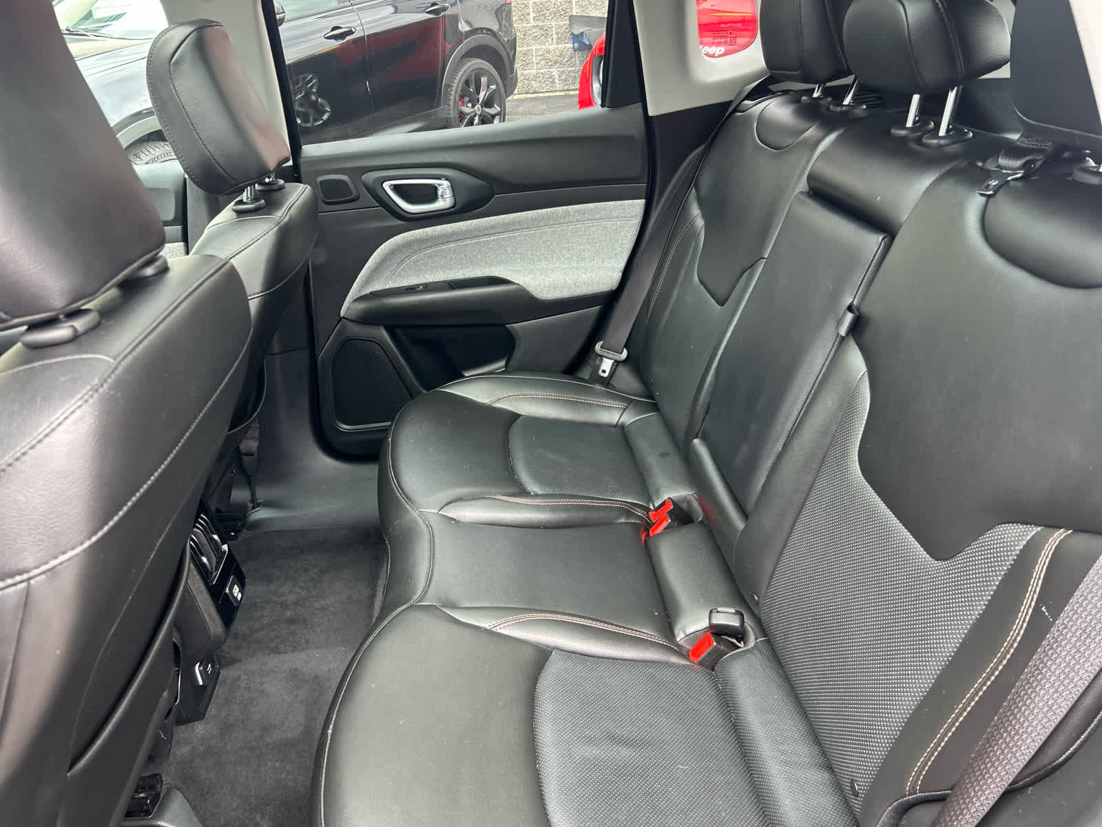 Used 2022 Jeep Compass Latitude w/ Sun and Sound Group AWD/4WD image 24