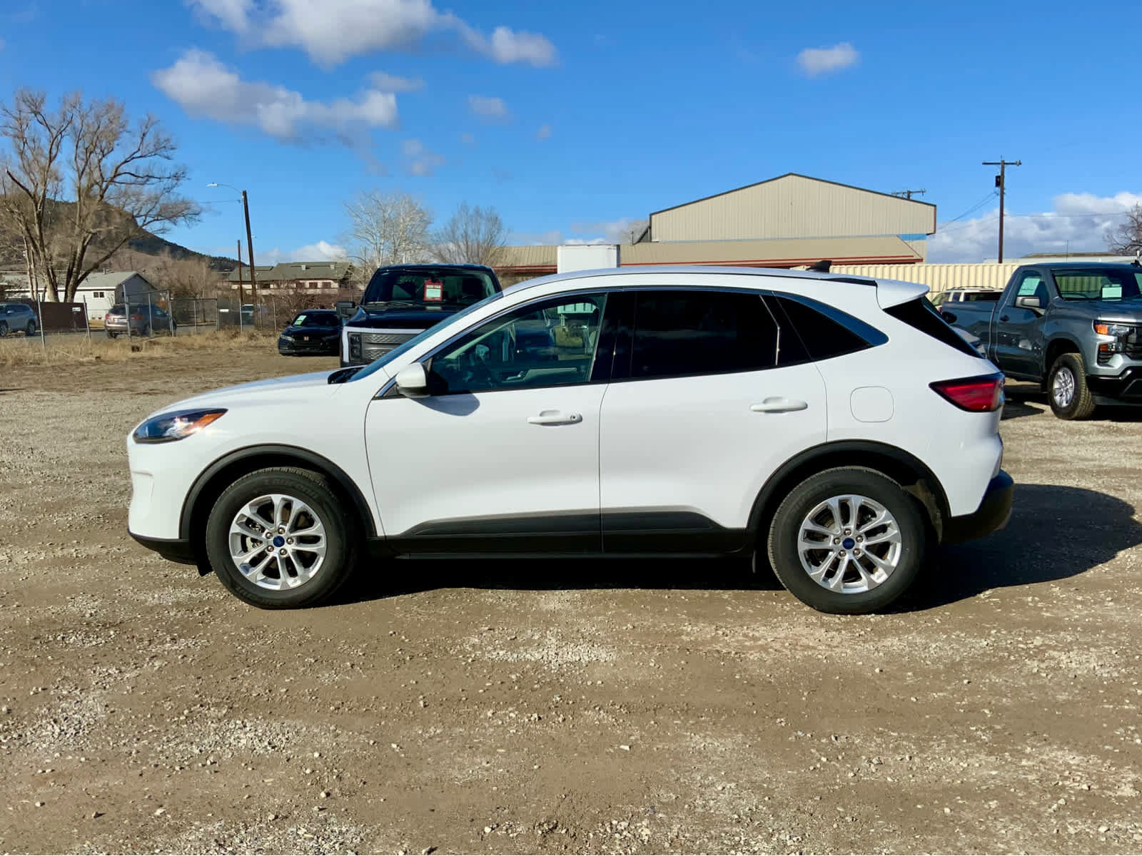 Used 2021 Ford Escape SE image 2