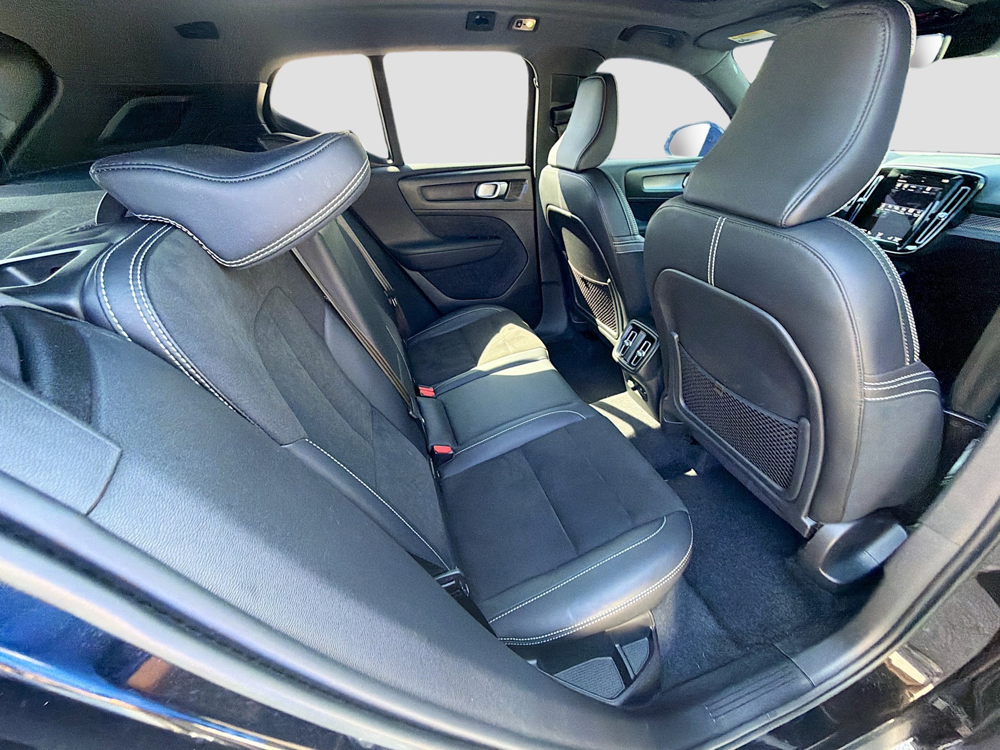 Used 2022 Volvo XC40 T5 R-Design w/ Advanced Package image 29