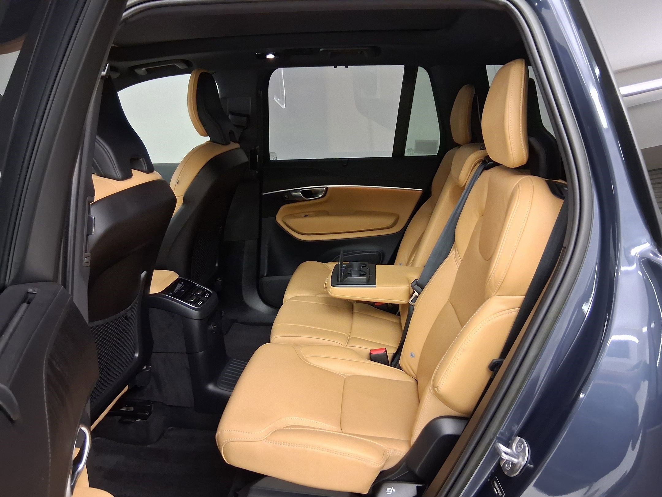 Used 2023 Volvo XC90 T8 Ultimate AWD/4WD image 14