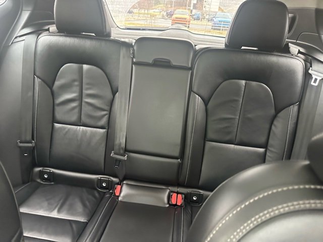 Used 2023 Volvo XC40 B5 Plus image 29