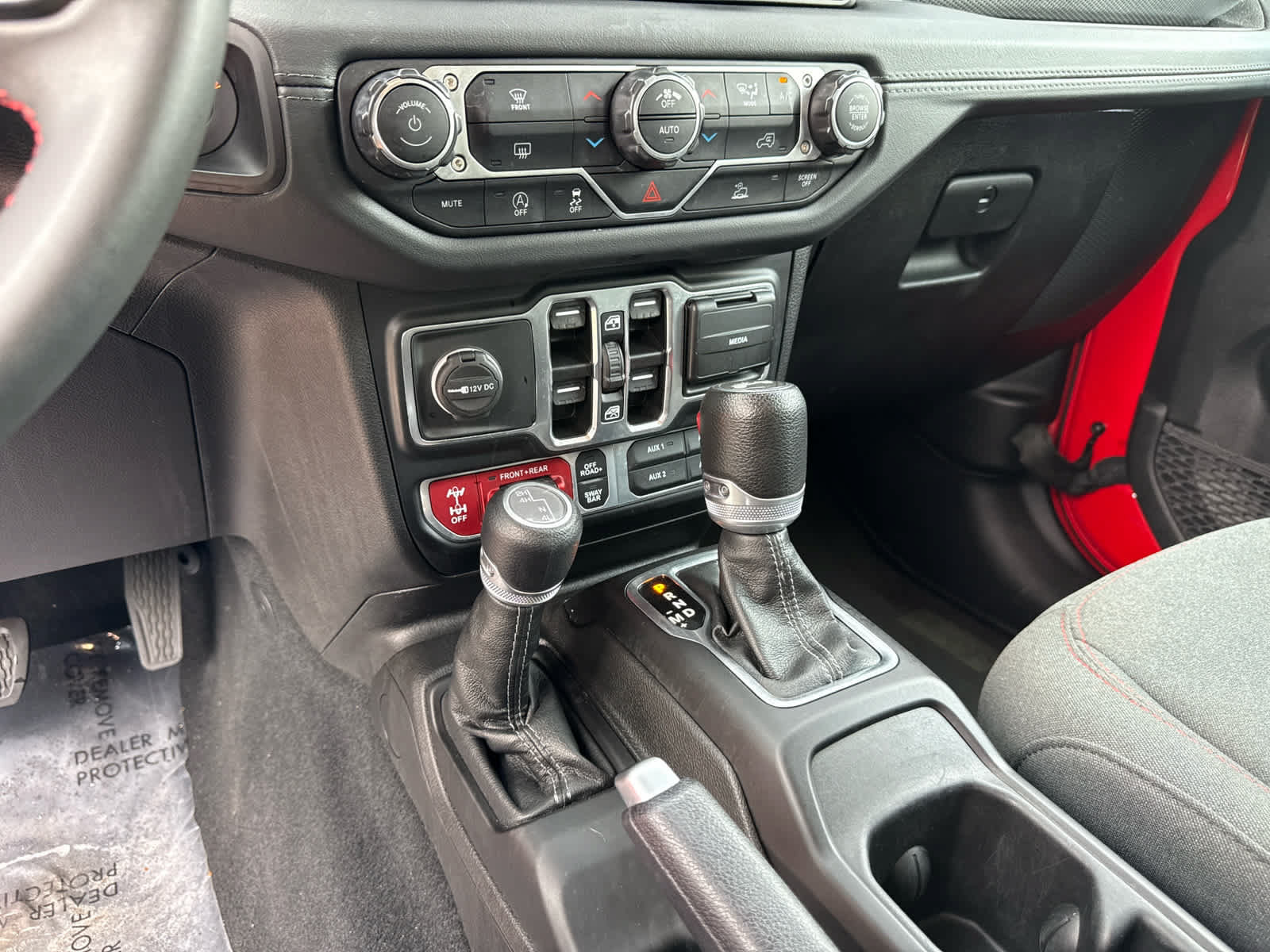 Used 2024 Jeep Wrangler Unlimited Rubicon AWD/4WD image 20
