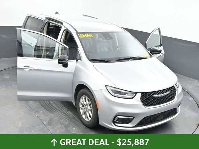 Used 2024 Chrysler Pacifica Touring-L image 62