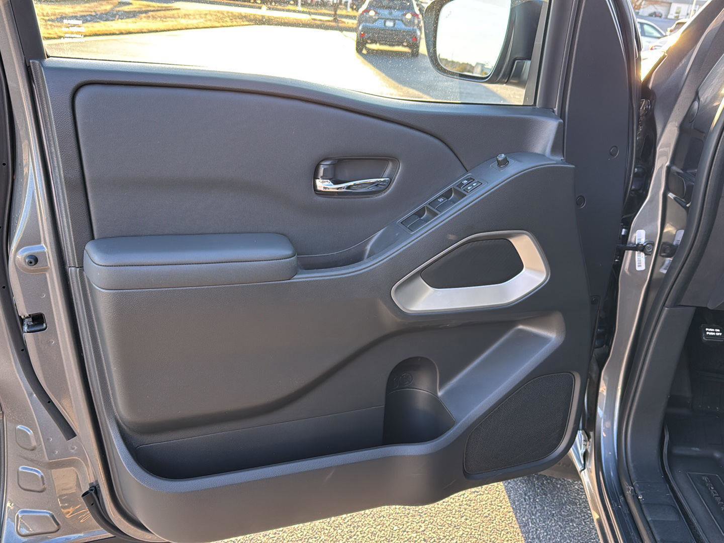 Used 2024 Nissan Frontier SV w/ SV Convenience Package image 16