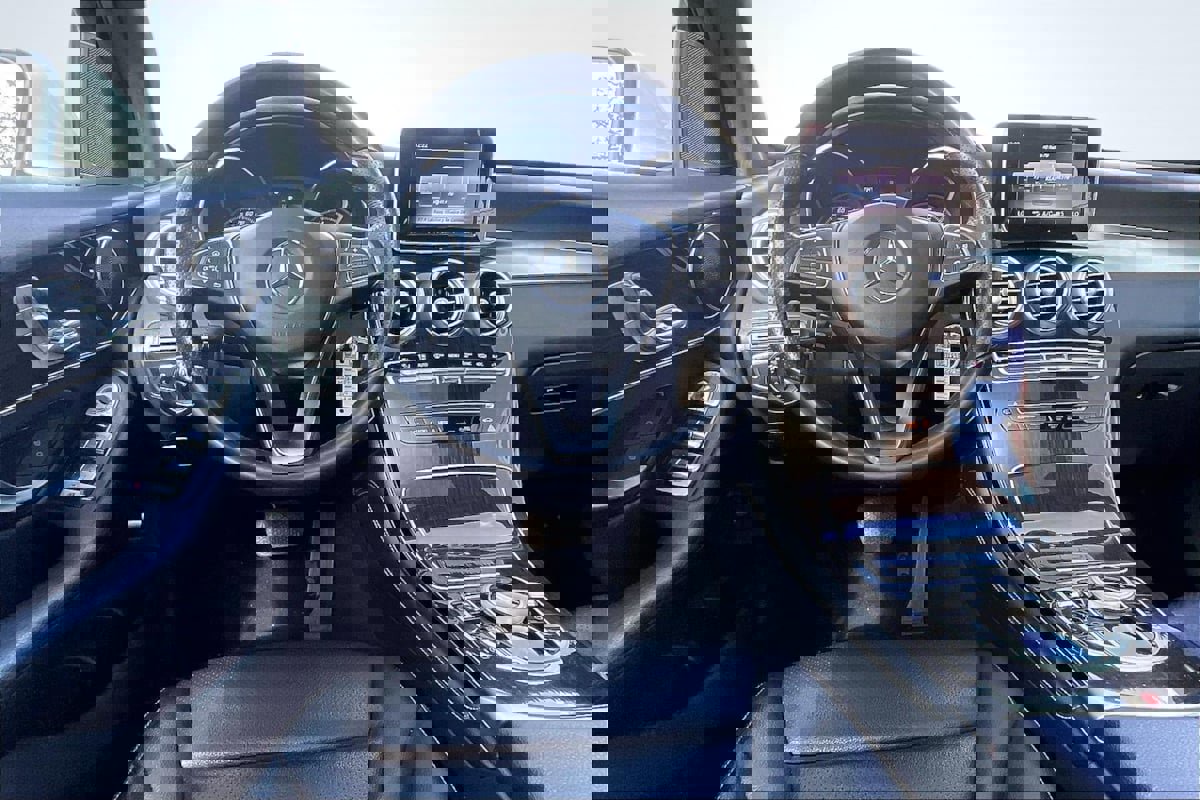 Used 2018 Mercedes-Benz GLC 300 SUV image 5