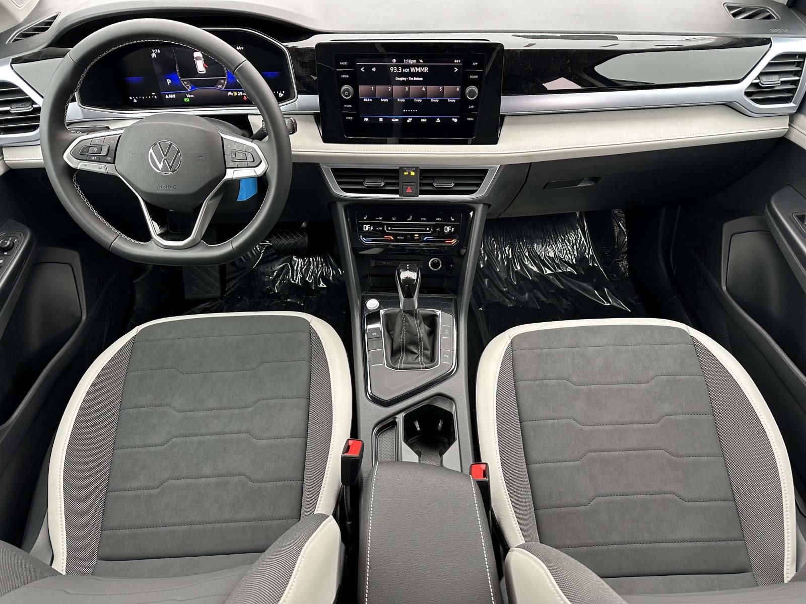 New 2026 Volkswagen Taos SE image 11