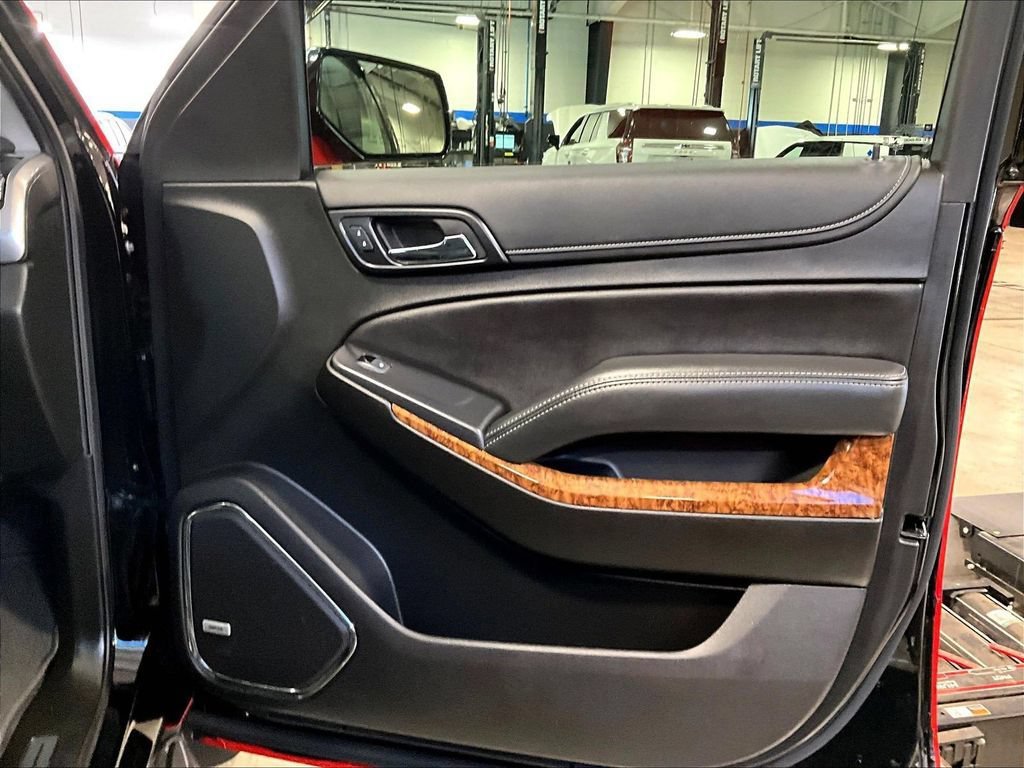 Used 2020 Chevrolet Tahoe Premier AWD/4WD image 12