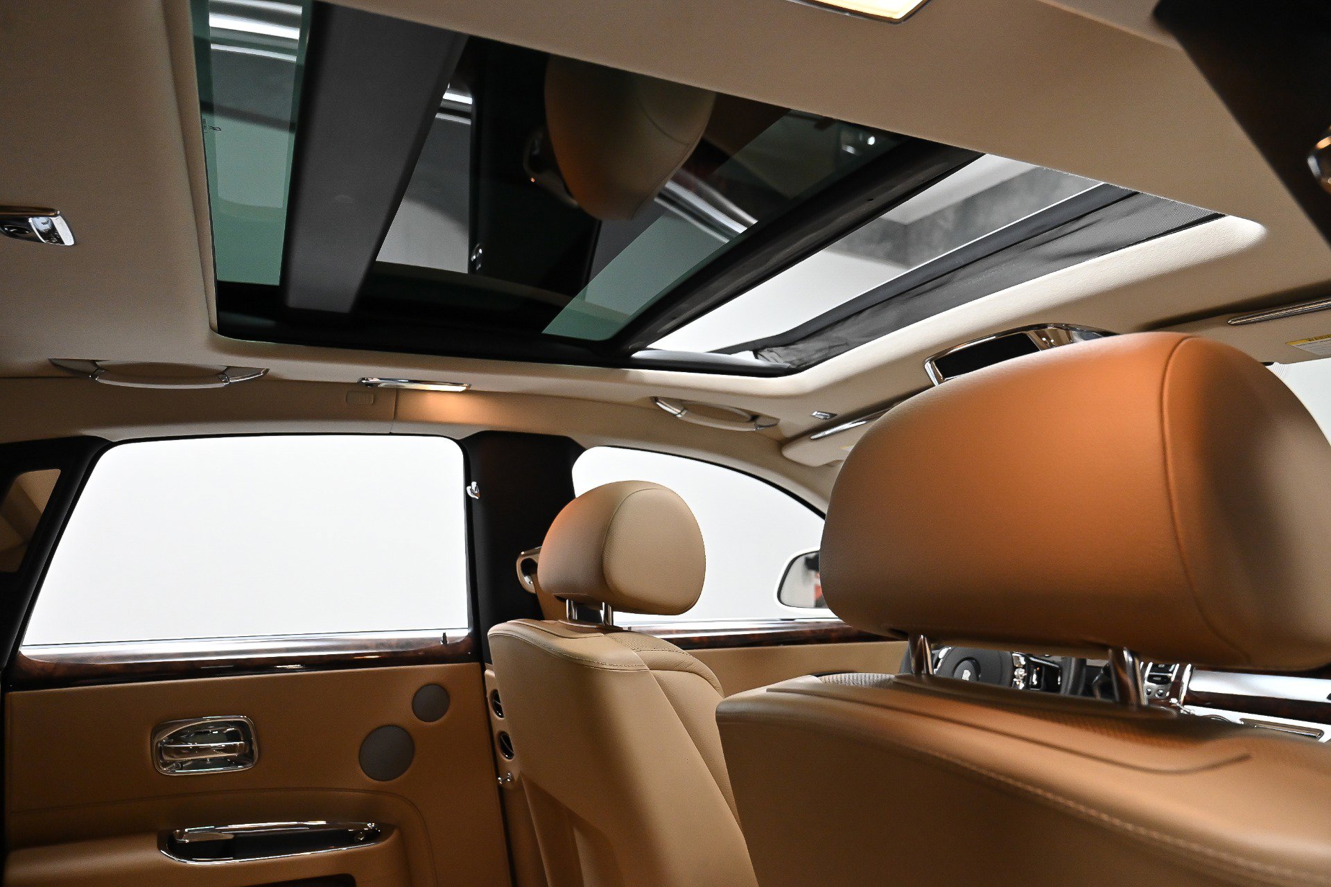 Used 2017 Rolls-Royce Ghost image 36