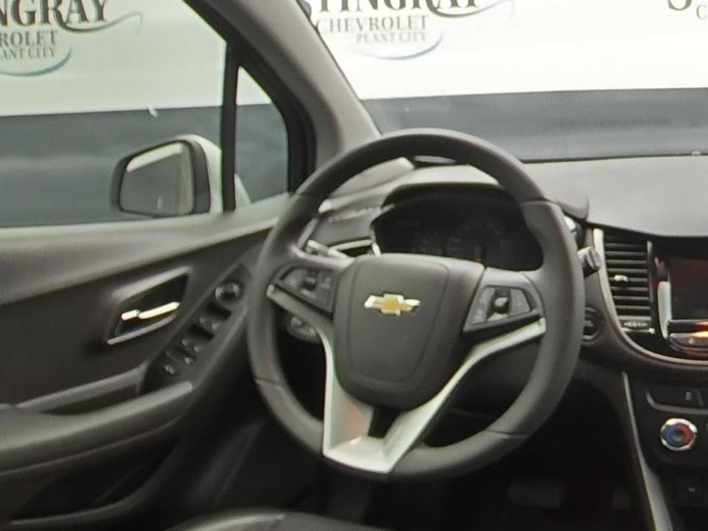 Used 2020 Chevrolet Trax LT w/ Driver Confidence Package FWD image 16