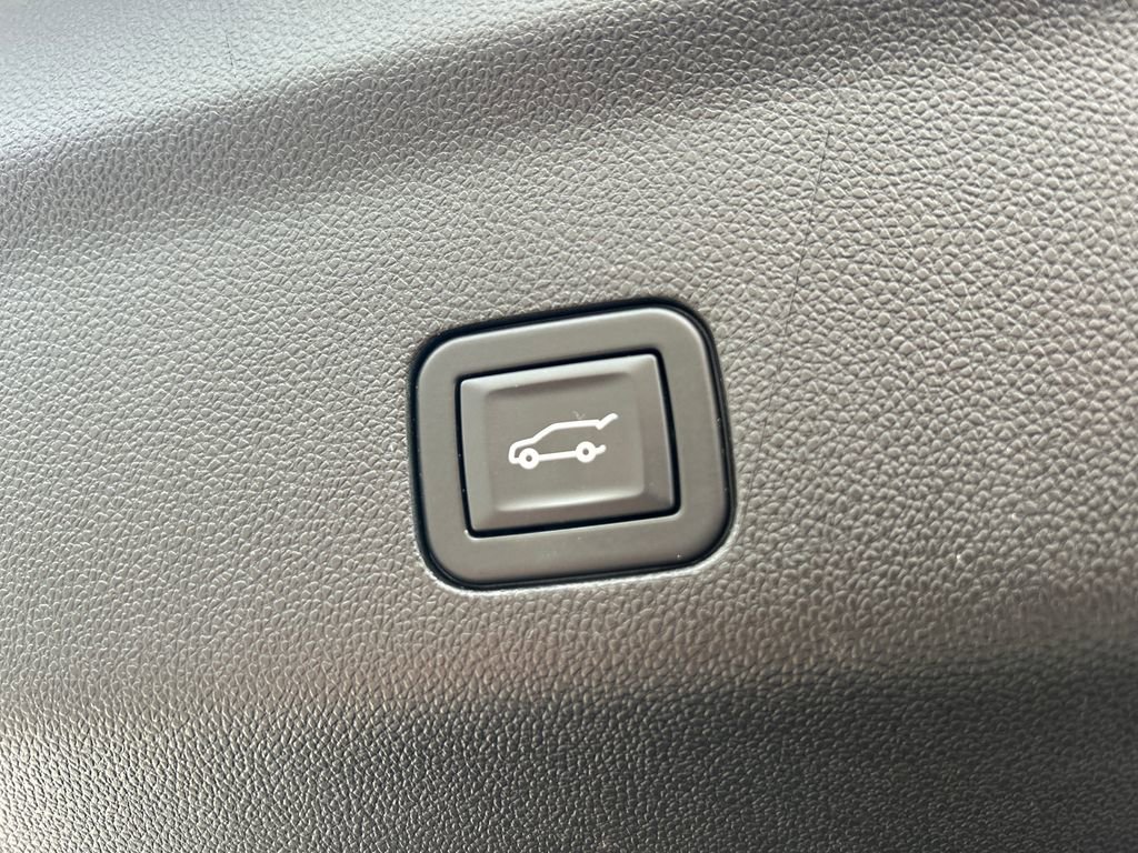 Certified 2023 Cadillac Escalade Sport Platinum w/ LPO, ONYX Package image 55