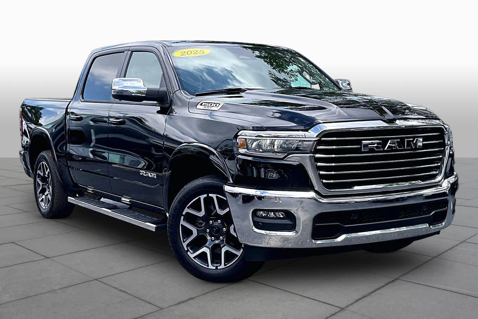 Used 2025 RAM 1500 Laramie AWD/4WD image 4