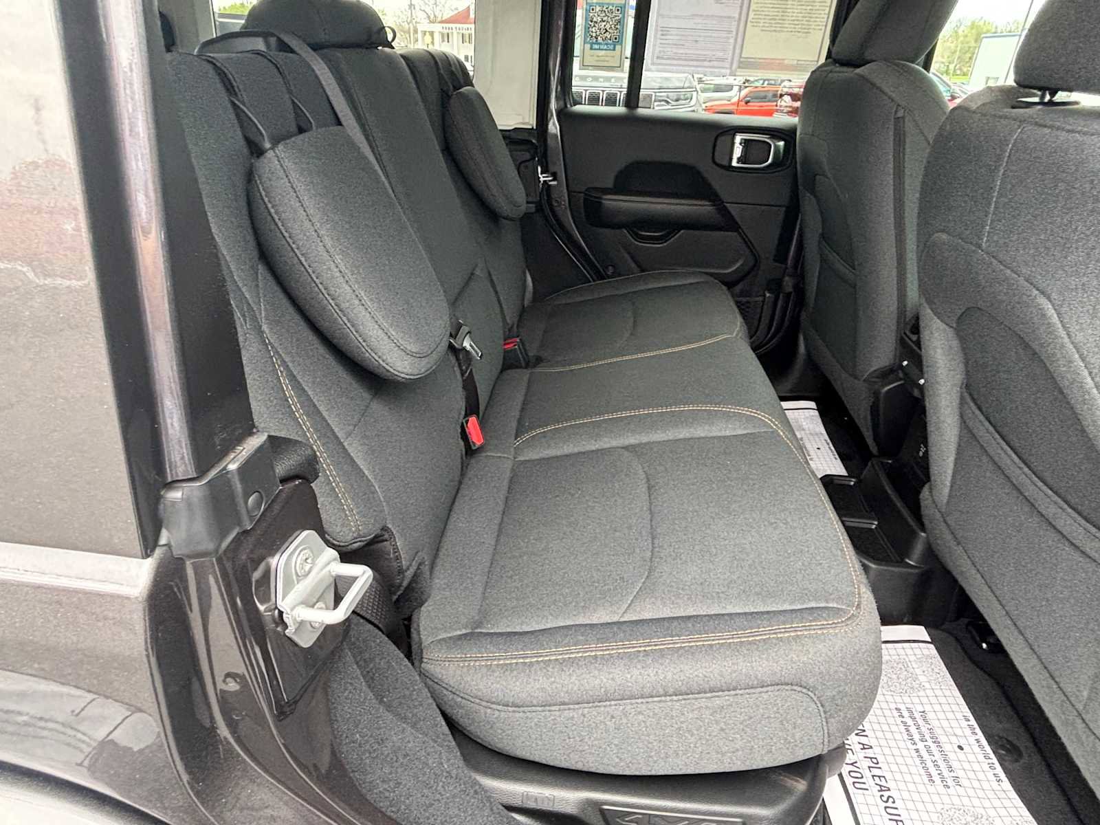 Used 2025 Jeep Wrangler Sahara image 12