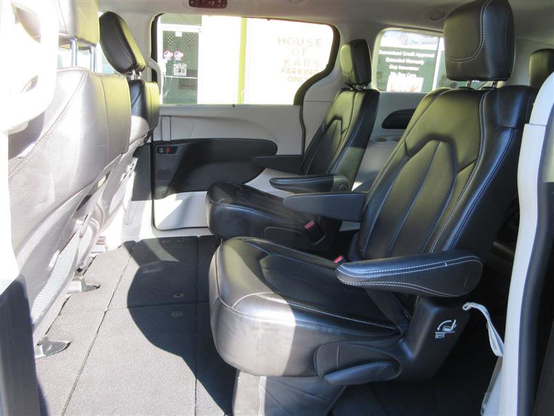 Used 2023 Chrysler Pacifica Touring-L FWD image 26