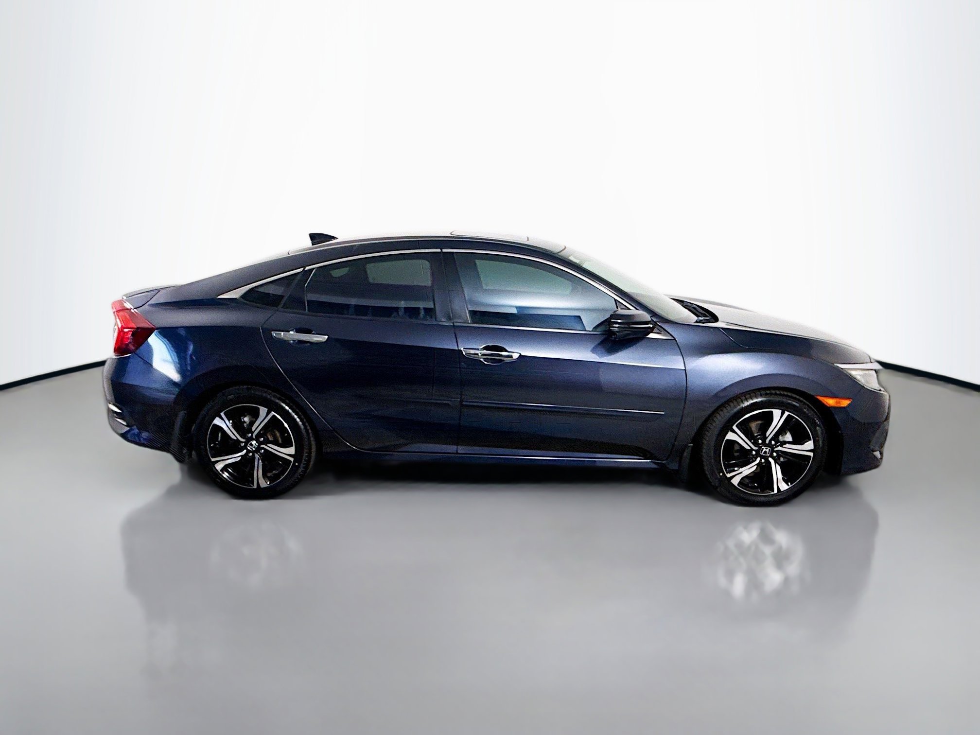 Used 2017 Honda Civic Touring image 11
