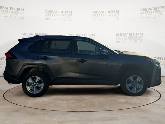Used 2021 Toyota RAV4 XLE AWD/4WD image 6
