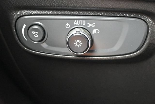 Used 2020 Chevrolet Equinox LS FWD image 23