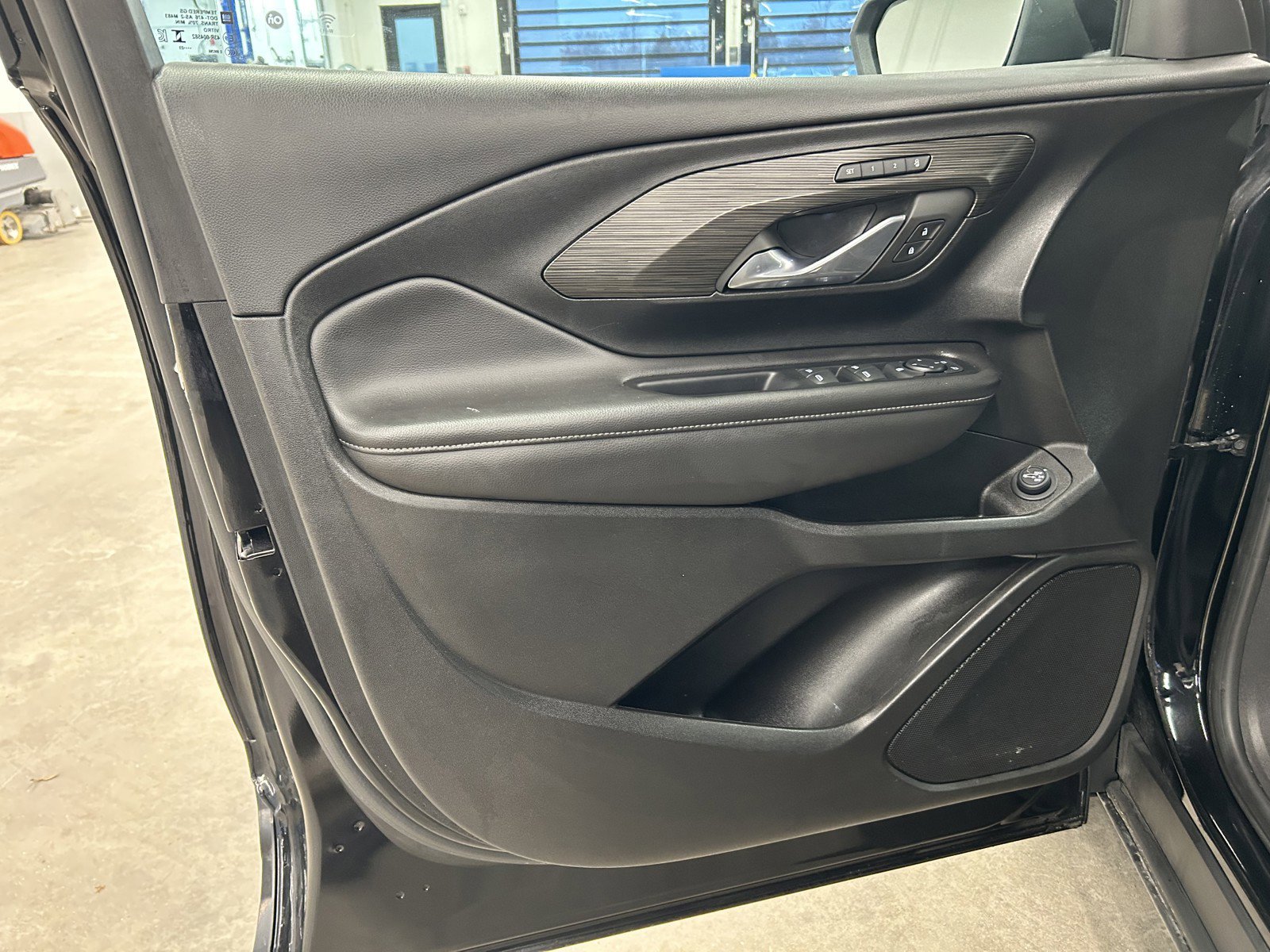 Used 2023 GMC Terrain SLT image 10