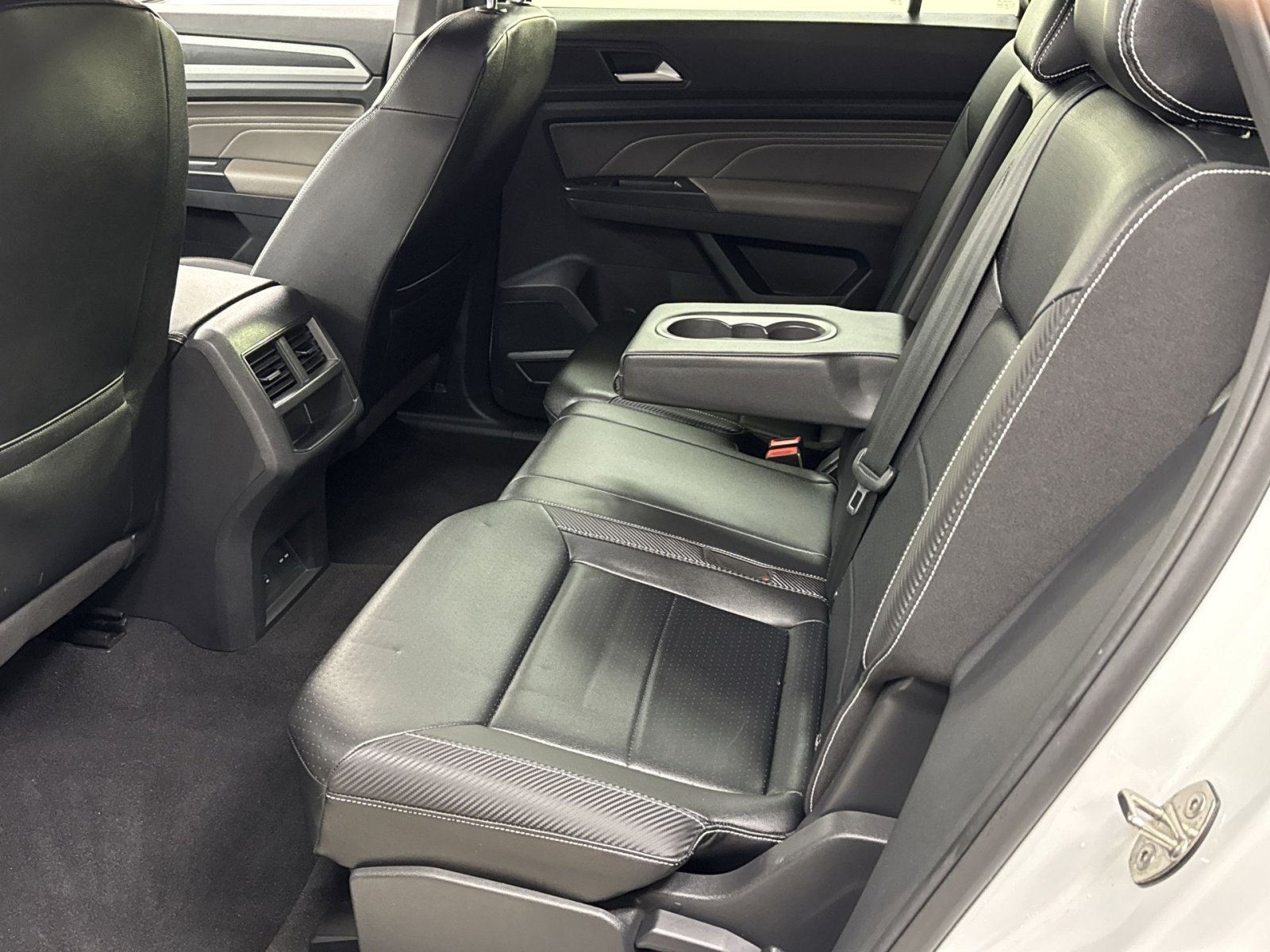 Used 2021 Volkswagen Atlas Cross Sport SE image 28